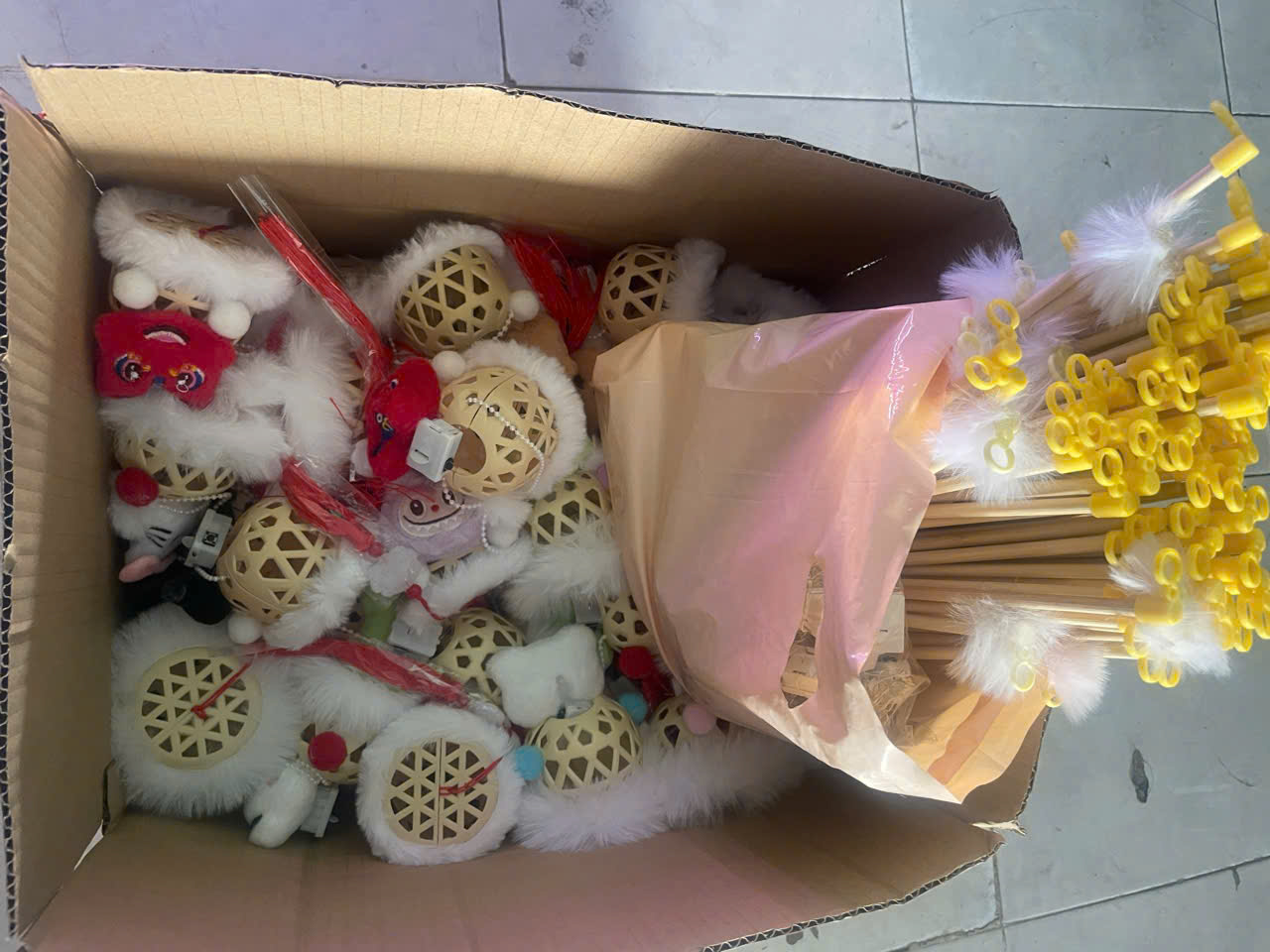 CTY BENZOL Vietnam tài trợ đèn trung thu cho các cháu thiếu nhi ở tổ 41 phường Tân thới nhất quận 12 vào đêm trăng rằm trung thu 15/8/2024